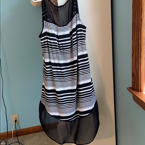 High-Low Tank Top 🖤 - Picture 3 of 3